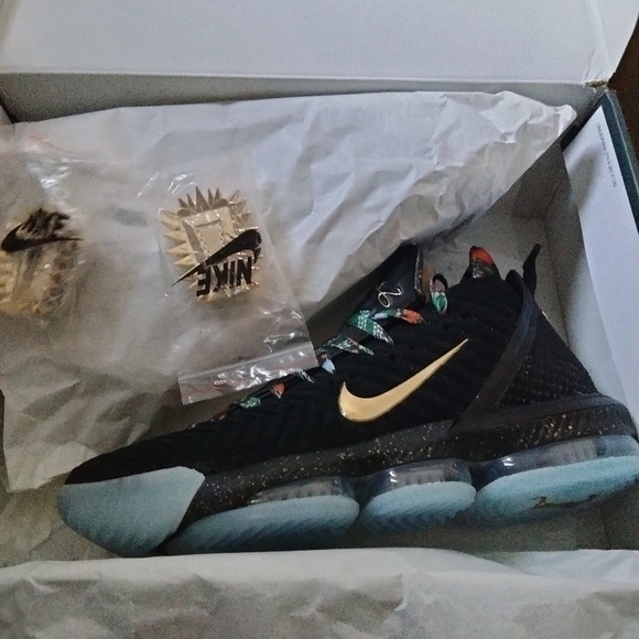 Lebron 16 \
